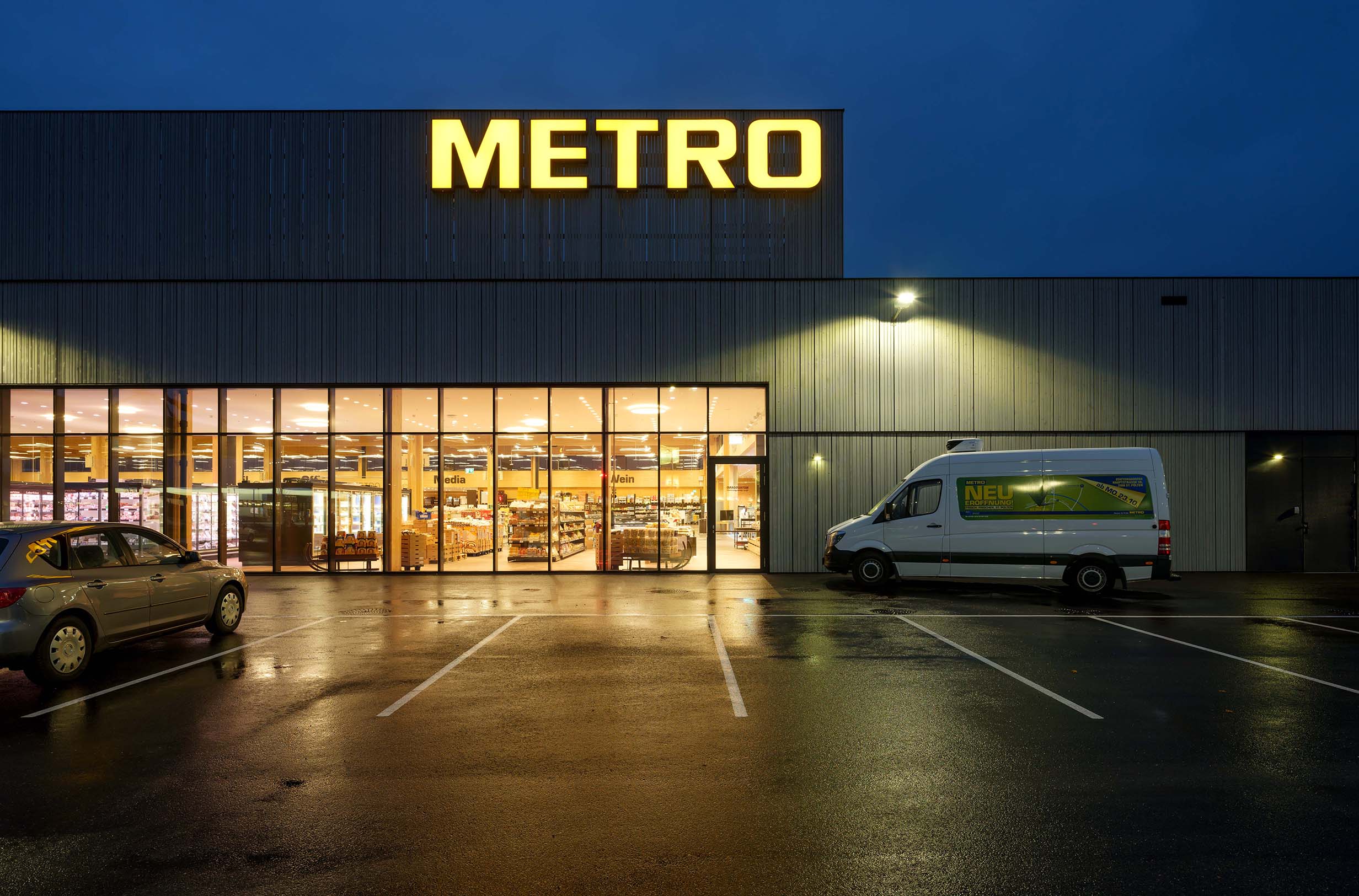 Zero 1 Metro-Großmarkt St. Pölten Gewerbebau ökologisch kostenneutral Plusenergiestandard BREEAM ...